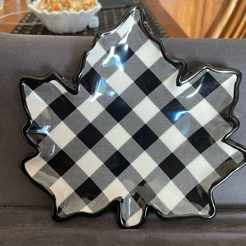 Black and White Plaid Leaf and Pumpkin Decor